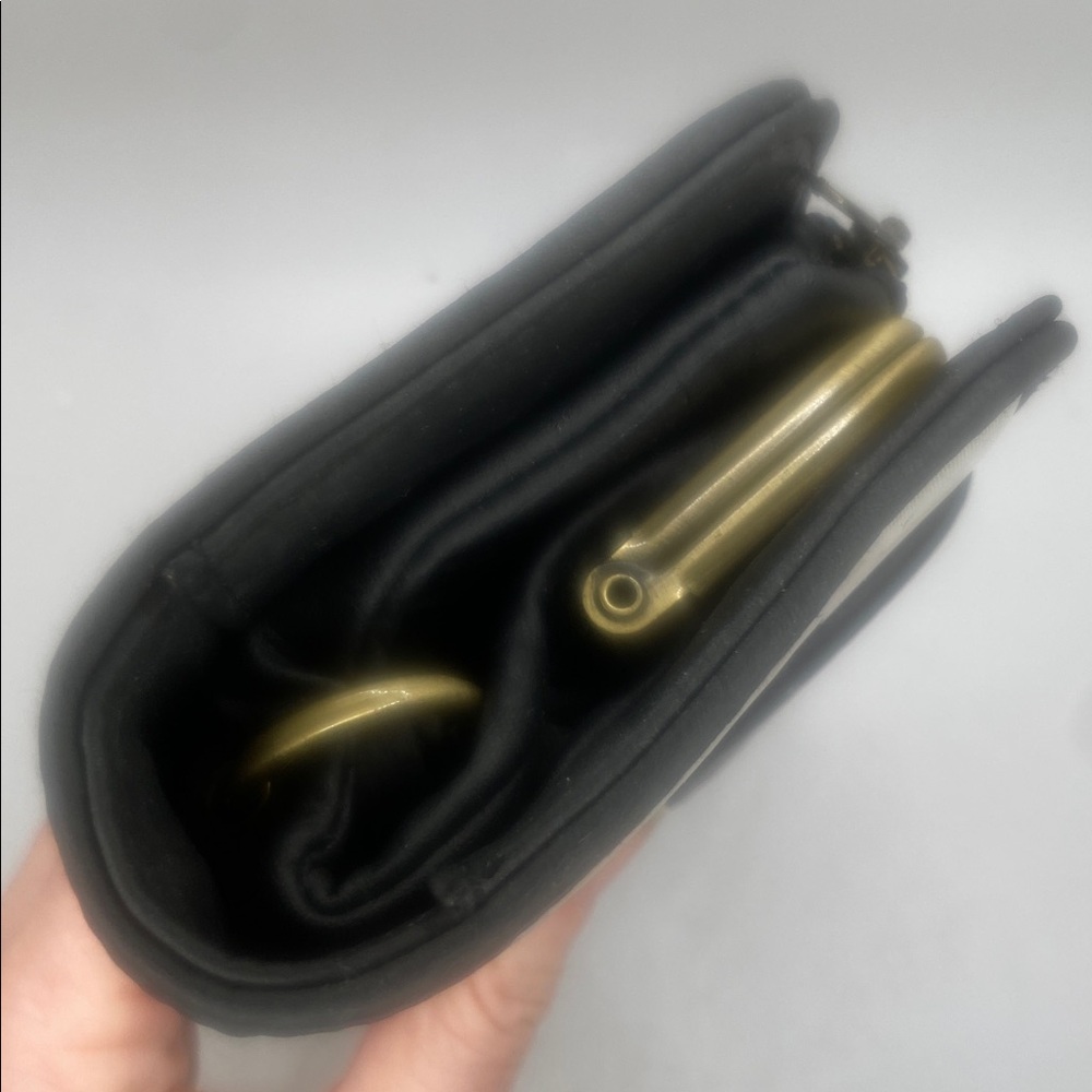 Hot in Hollywood wallet gold and black print with built in wristlet handle - Picture 11 of 12